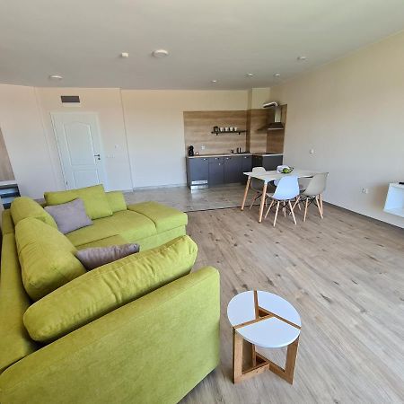 Aparthotel Happy Primorsko Bagian luar foto