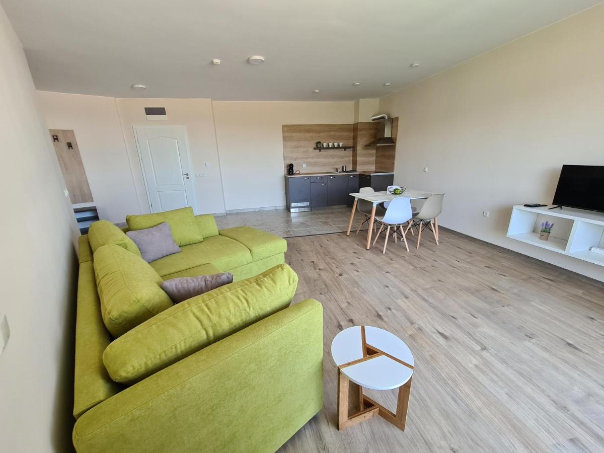 Aparthotel Happy Primorsko Bagian luar foto