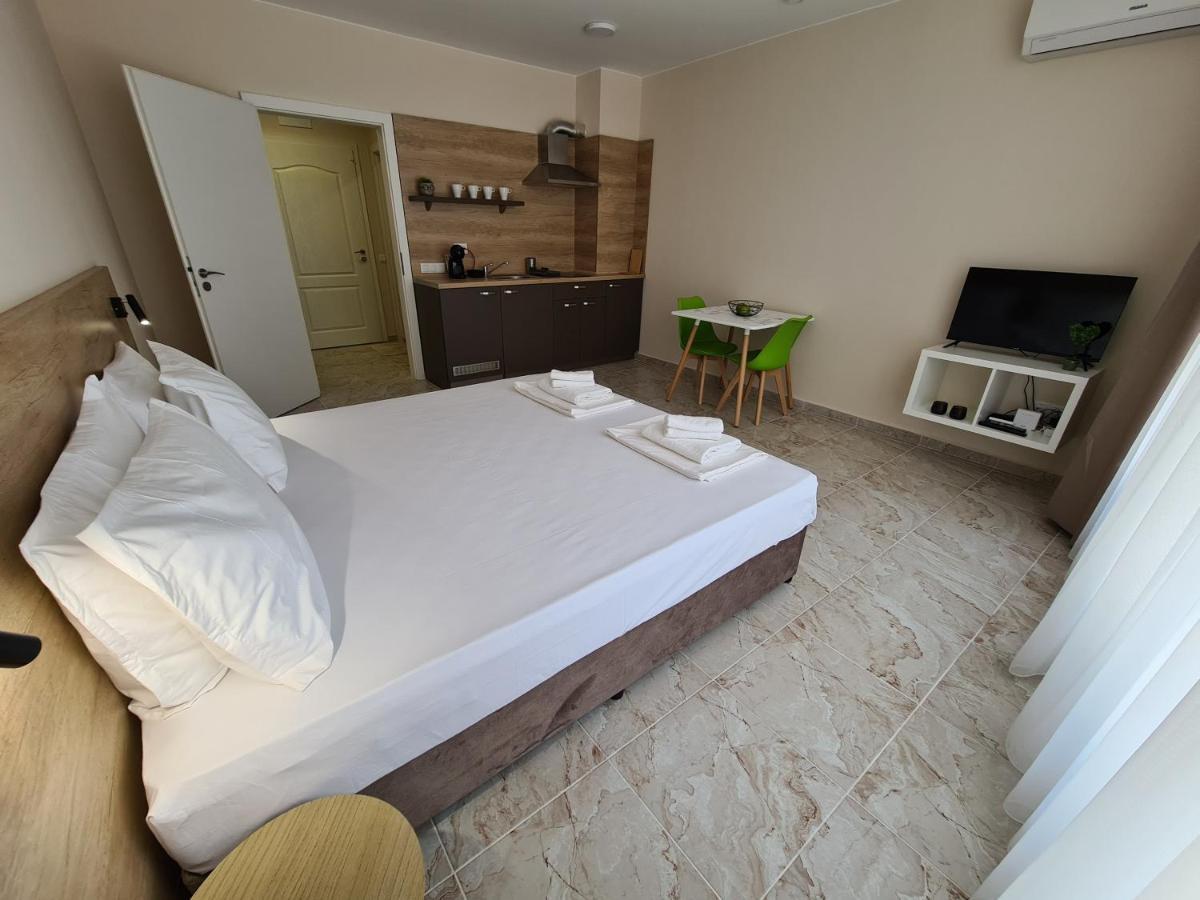 Aparthotel Happy Primorsko Bagian luar foto