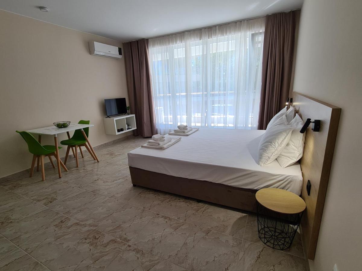 Aparthotel Happy Primorsko Bagian luar foto