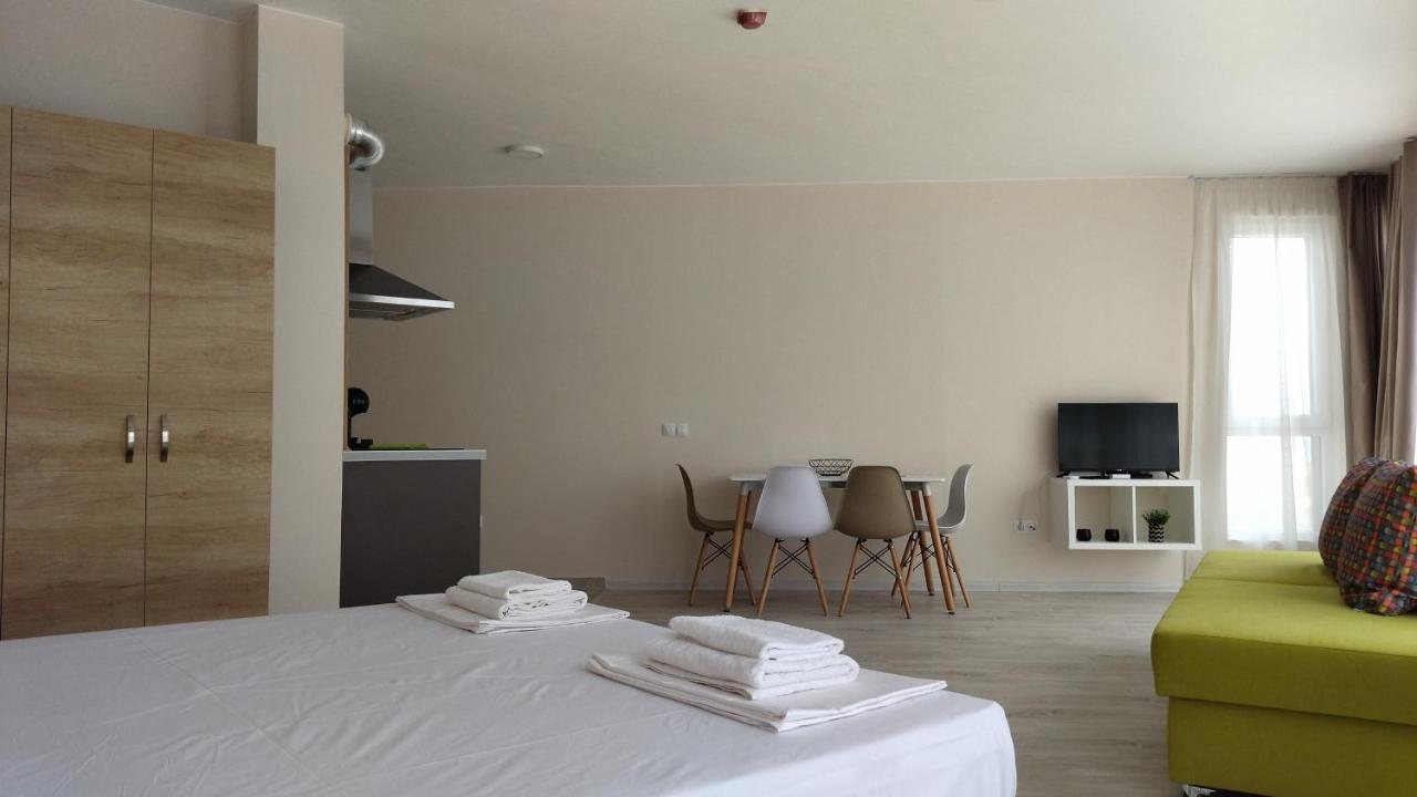 Aparthotel Happy Primorsko Bagian luar foto