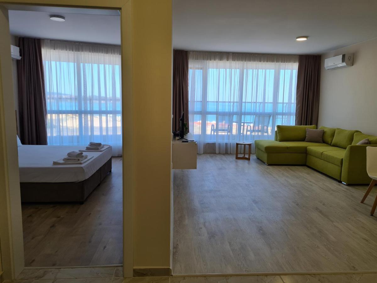 Aparthotel Happy Primorsko Bagian luar foto