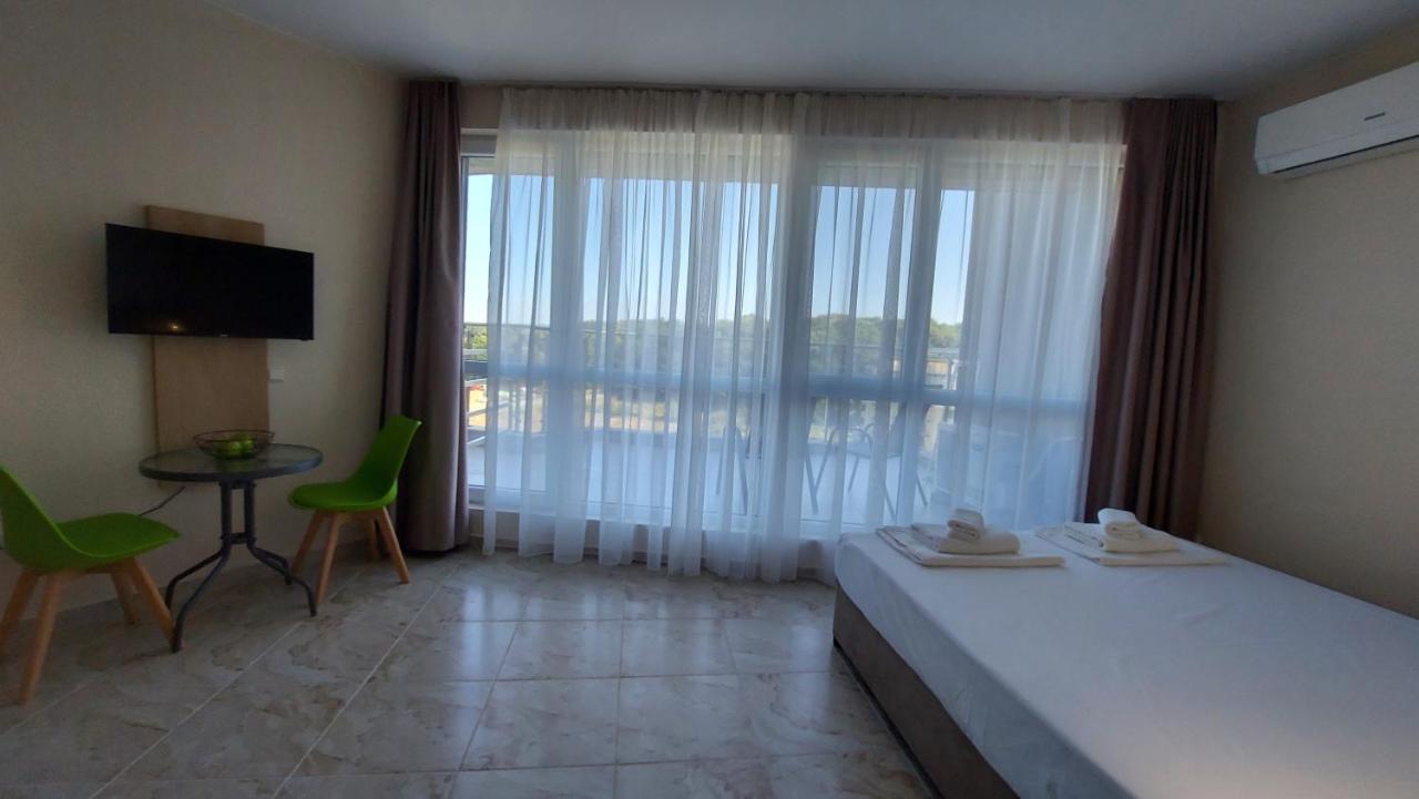 Aparthotel Happy Primorsko Bagian luar foto