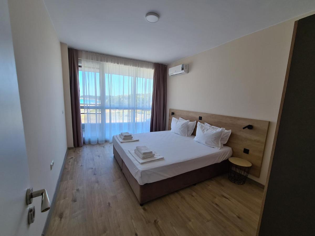 Aparthotel Happy Primorsko Bagian luar foto