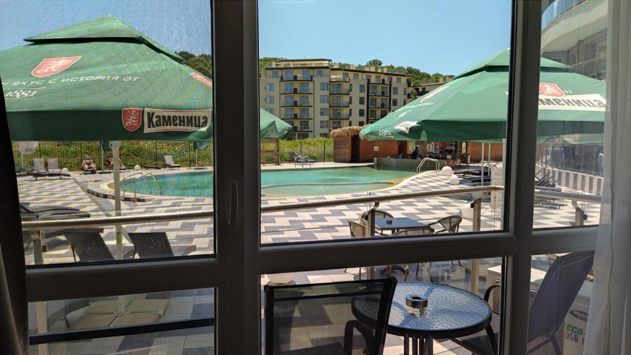 Aparthotel Happy Primorsko Bagian luar foto