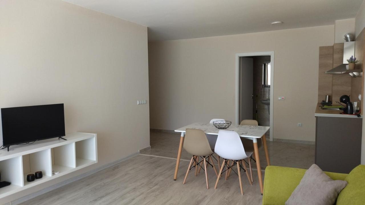 Aparthotel Happy Primorsko Bagian luar foto