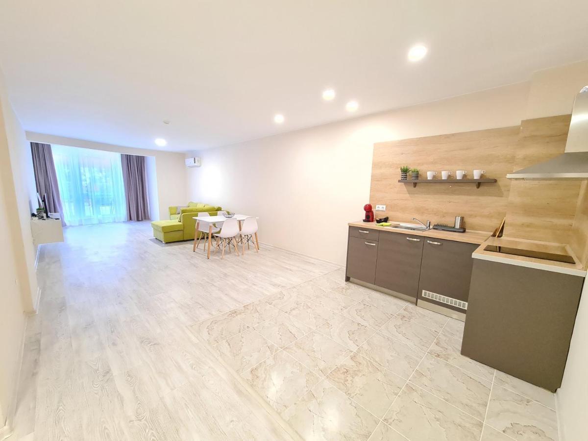 Aparthotel Happy Primorsko Bagian luar foto